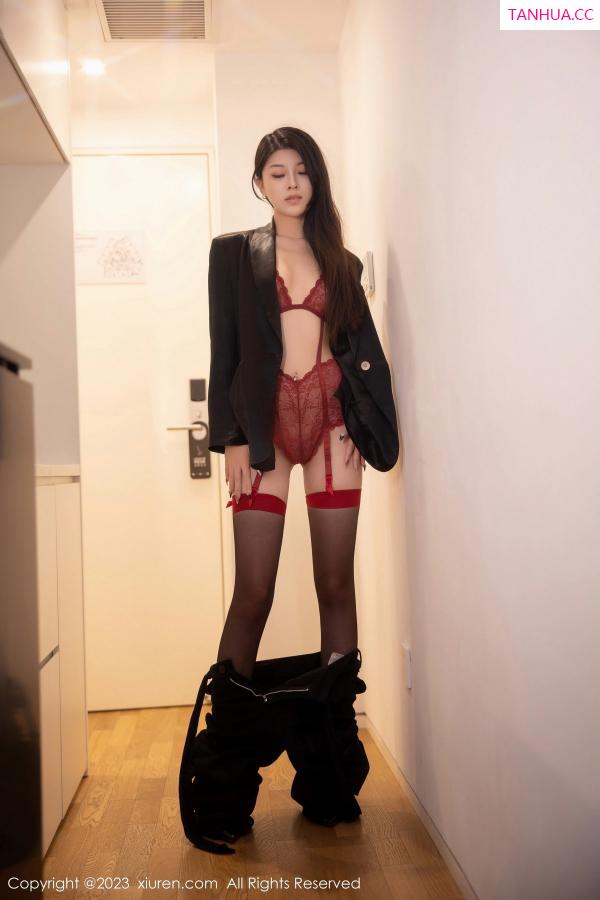   [XiuRen]高清写真图 2023.03.14 No.6409 四月月 黑丝美腿第7张图片